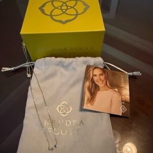 🌺Kendra Scott Silver Necklace with Elegant Charm🌺🌺